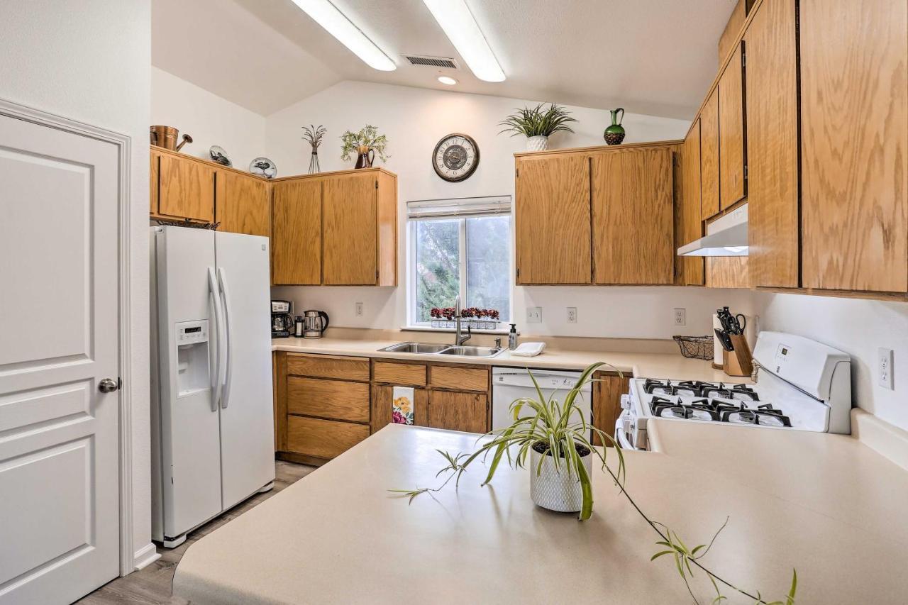 הוילה Mount Shasta Escape With Balcony About Walk To Dtwn מראה חיצוני תמונה
